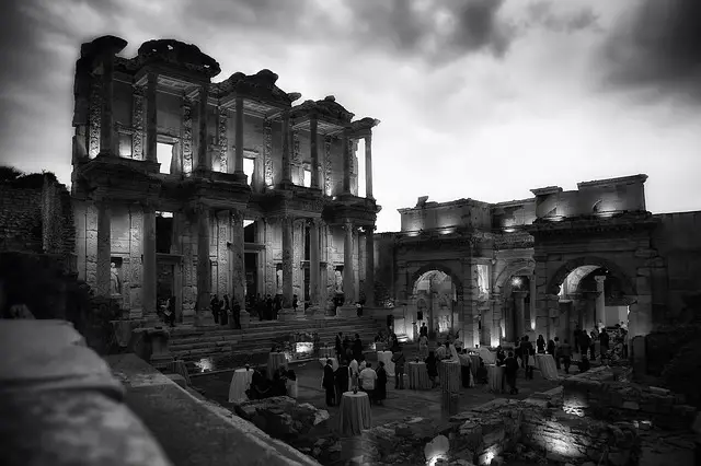 Ephesus Schwaz Weiß Aufnahme der Bibiliothek in Ephesus