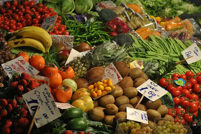 Verschiedenes Obst und Gemüse die Bestandteile der Türkischen Küche sind