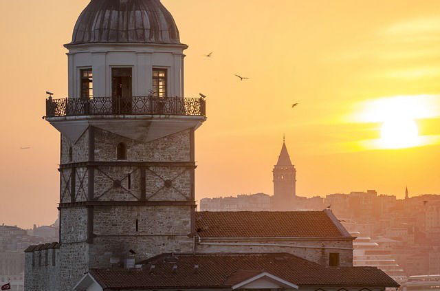 Galataturm in Istanbul bei Sonnenuntergang