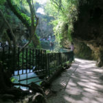 Weg duch die Klamm die zum Wasserfall füht