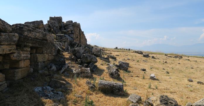Ein Teil der Stadtmauern von Hierapolis / Pamukkale. 