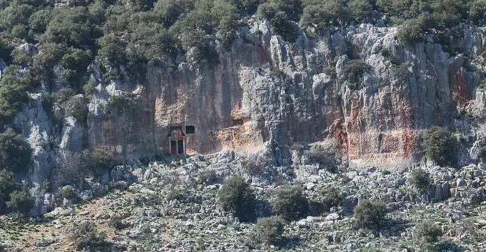 Ein lykisches Felsengrab in der Türkei. 