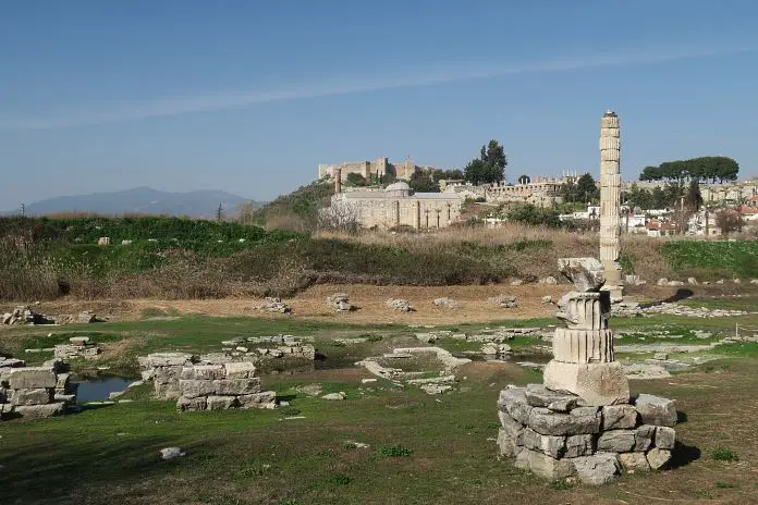 Die sprälichen Ruinen des Artemis Tempels in Selcuk. 