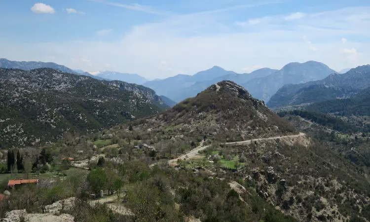 Der Ausblick auf die flache ebene in dem sich das Bergdorf Ormana im Taurusgebirge befindet. 