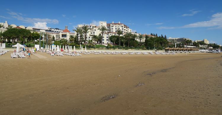 Die All-Inclusive Hotels am breiten Sandstrand von Side-Kumköy.