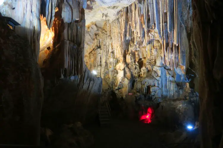 Die Stalagniten im Inneren der Dwarfs in Cave nahe Sapadere in Alanya, Türkei. 