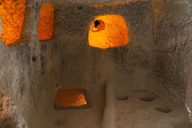 Die Räume in den Höhlenstädten in Kappadokien sind größer als gedacht. 