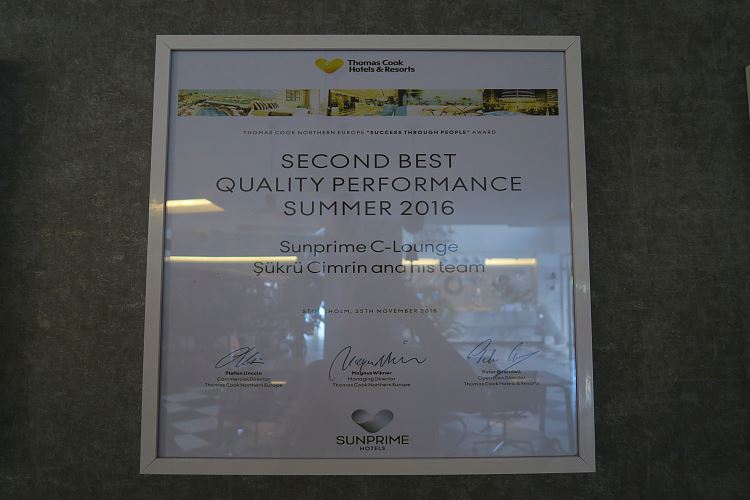 Auszeichnung des Sunprime C-Lounge Hotels. Darauf steht: Second Best Quality Performance Summer 2016