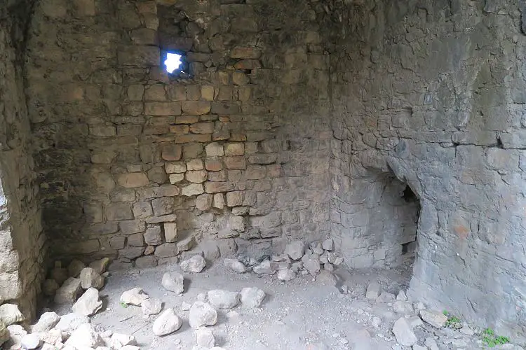 Das Eingangshaus in die Burg.