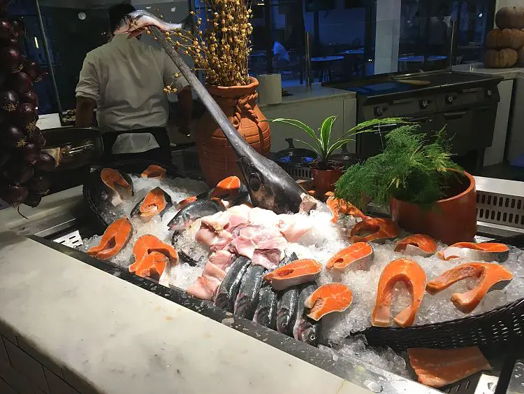 Ein Tisch mit Meeresfrüchten im Club Marvy Özdere in der Türkei. 