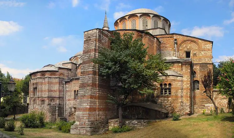 Die Fassade der Chora Kirche.