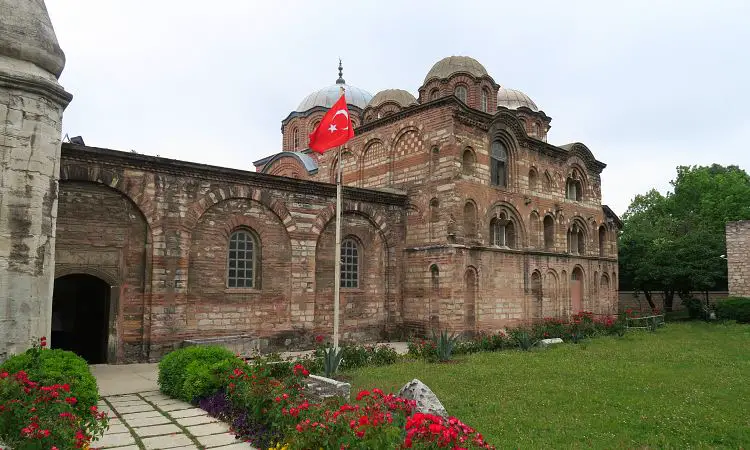 Der Garten von der Kirche. 