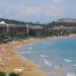 Titelbild mit einem Bild des Incekum Strand in Alanya als Beispielbild für eine Reiserücktrittsversicherung für die Türkei.