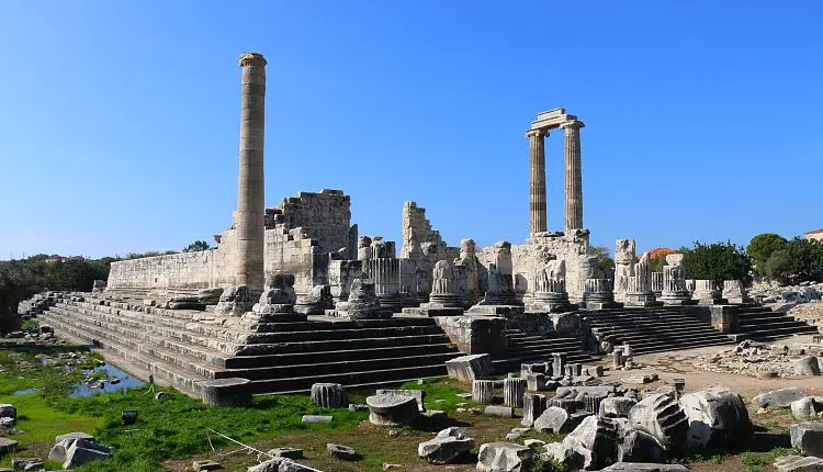 Die Ruinen des gewaltigen Apollon Tempel. 