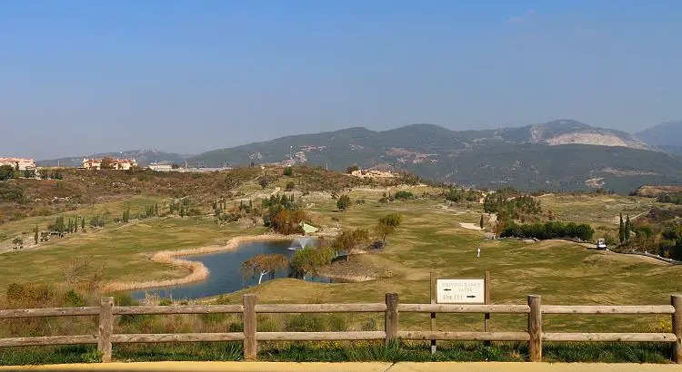 Der Golfplatz vom Clubhaus aus gesehen.