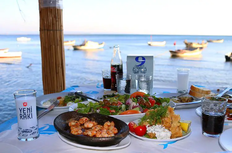 Restauranttisch am Meer