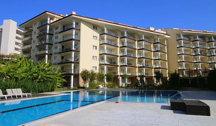 Pool des Ramada Resort Kusadasi and Golf