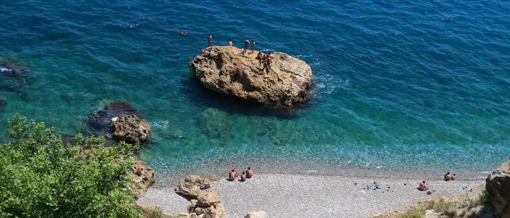 Das warme und sonnige Klima der Türkei am Beispiel des Konyaalti Strand in Antalya.