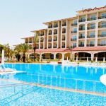 Pool des barrierefreien und für einen Rollstuhl geeigneten Paloma Oceana Resort in Kumköy