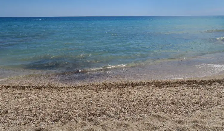 Wellen am Strand, Blick auf das Meer