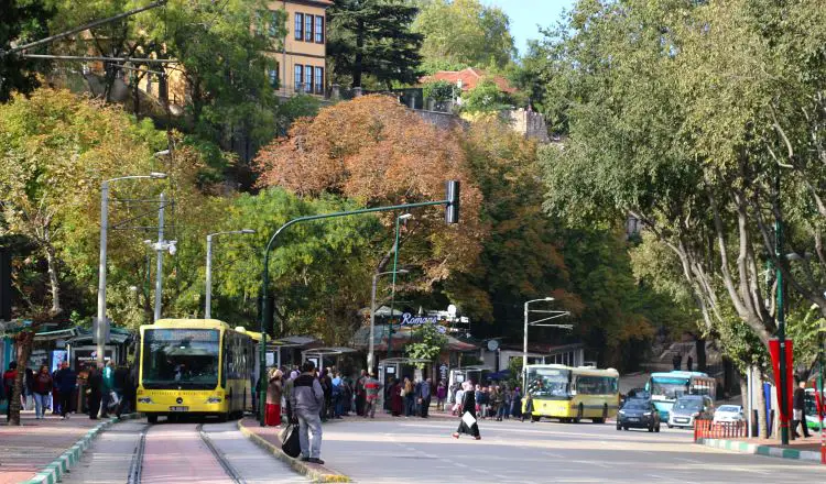 Bus und Straßenbahn in Bursa