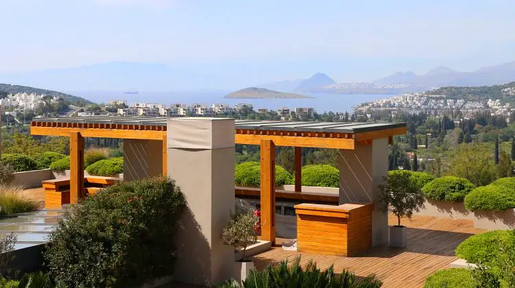 Outdoor Bar mit Blick auf das Meer