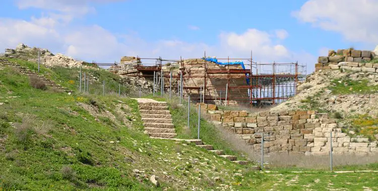 Treppe in den Ruinen