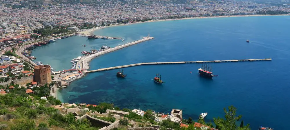 Hafen und der Rote Turm in Alanya.