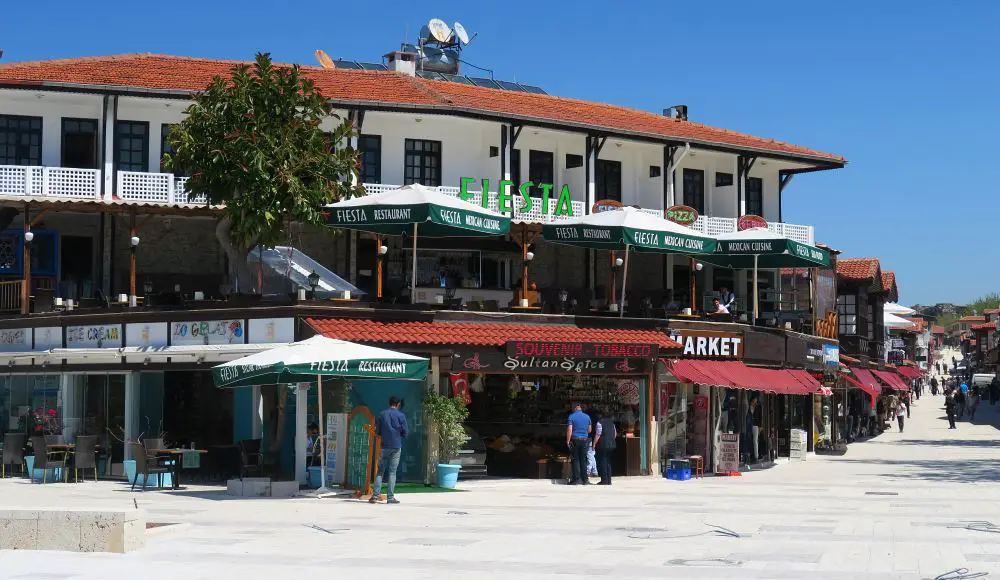 Restaurant in der Altstadt von Side mit der Marktstraße