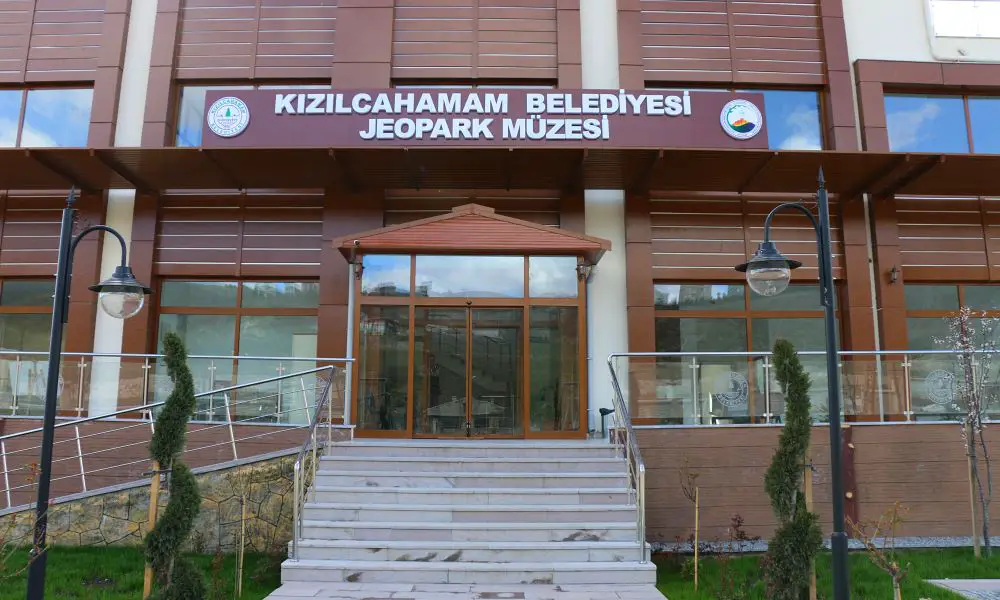 Eingang des Geologischen Museum in Kiclichamam nahe Ankara in der Türkei