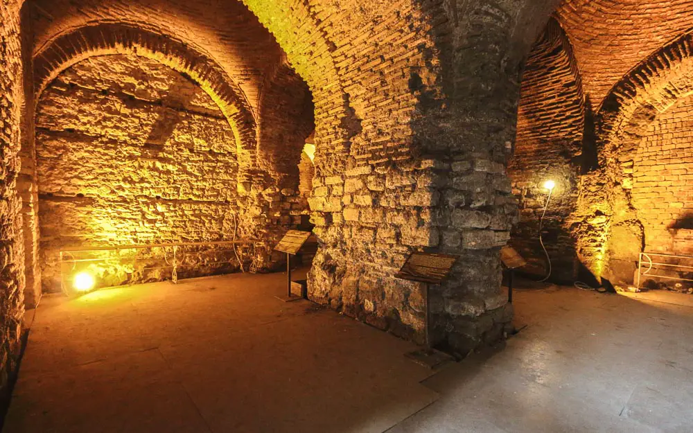 Gewölbe des Großen Kaiserpalast von Konstantinopel in Istanbul in der Türkei.