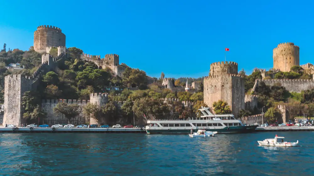 Blick auf die Rumelische Festung vom Bosporus aus
