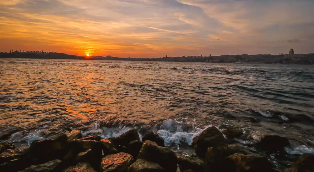 Ausblick vom Ufer des Mädchenturm auf den Bosporus