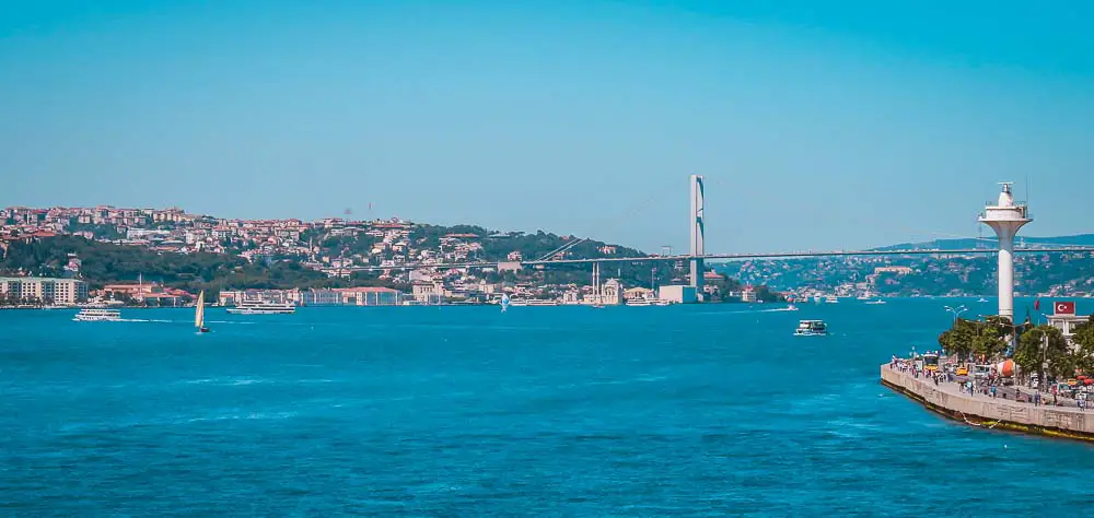 Ausblick auf die Bosporusbrücke vom Mädchenturm