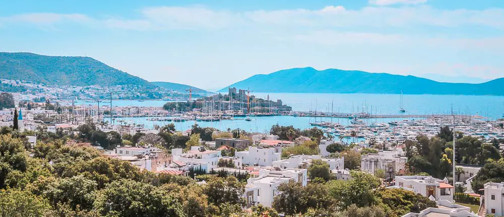 Burg in Bodrum und der Hafen mit dem Meer