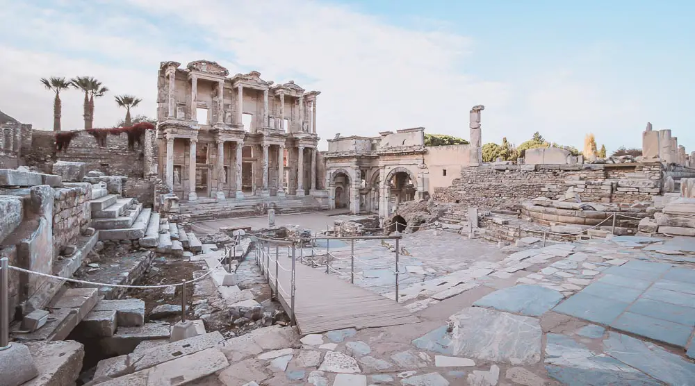 Celsus Bibliothek in den Ruinen von Ephesus