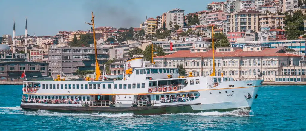 Öffentlicher Verkehr in Istanbul: Metro, Bus, Straßenbahn & Fähren