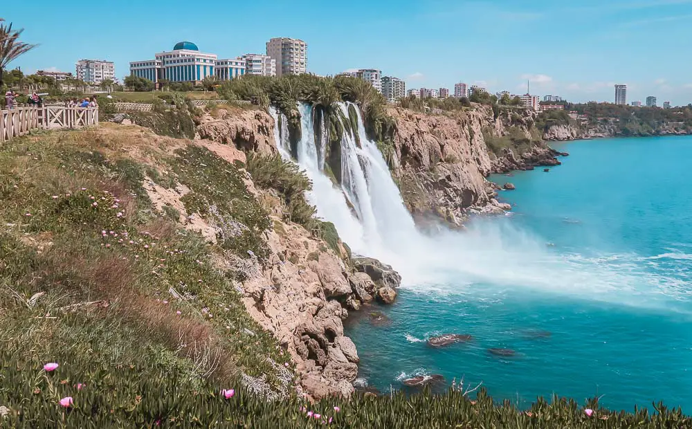 Düden Wasserfall, der Park und das Meer