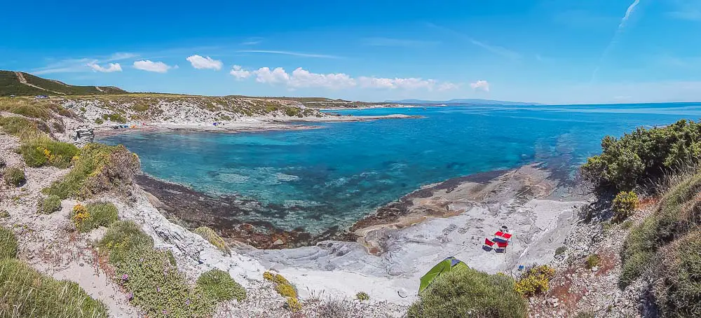 Meer, die Küste, der Strand und ein Camping Zelt in der Delikli Köy