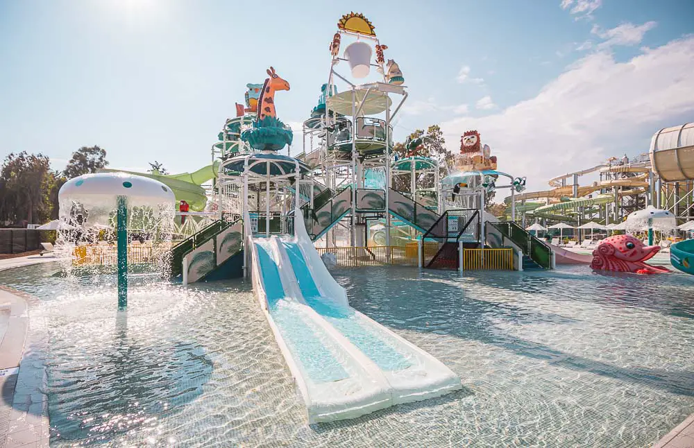 Kinderrutsche und Pool im Aquapark des Paloma Orenda & Finesse Resort