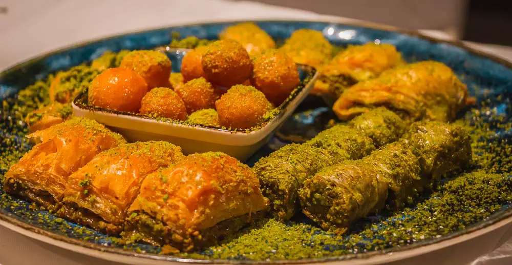 Baklava und Lokma als Nachspeise