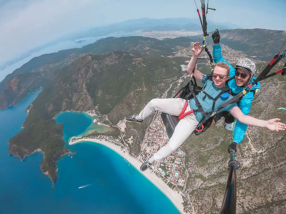 Thomas beim Paragliden in Ölüdeniz in der Türkei