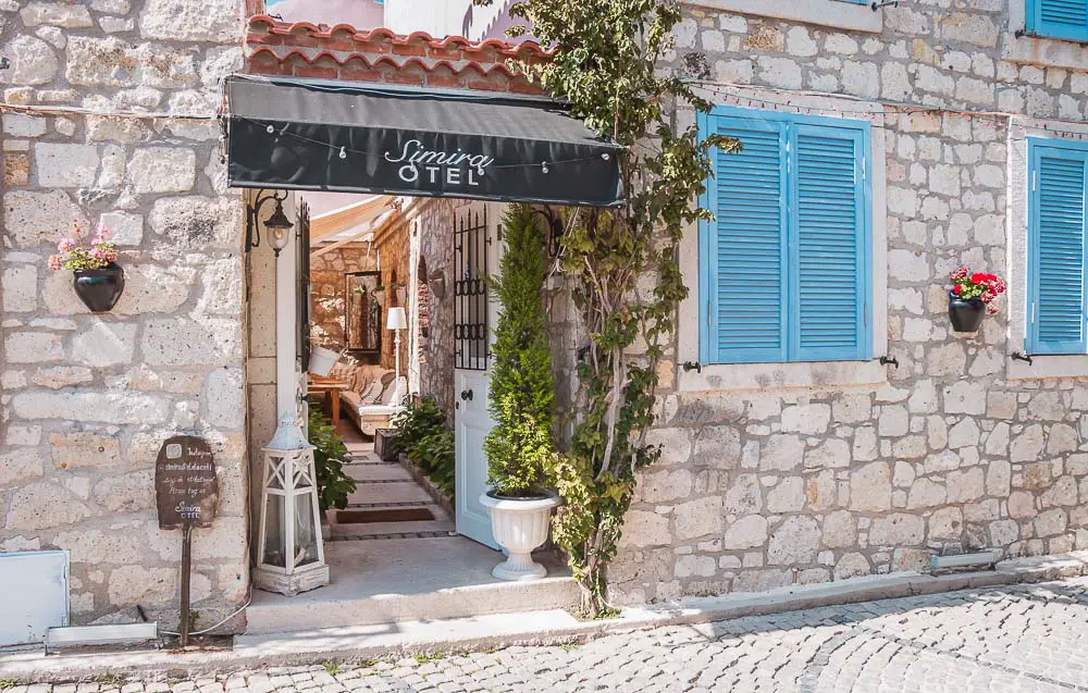 Hauwand eines Boutique Hotels in Alacati