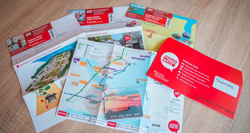 Das ist im Umschlag der Istanbul Welcome Card enthalten: Fast Lane Tickets, Istanbul-Fact-Sheet mit den wichtigsten, Informationen, Download-Links für die Audio Guide Apps, und ein Stadtplan