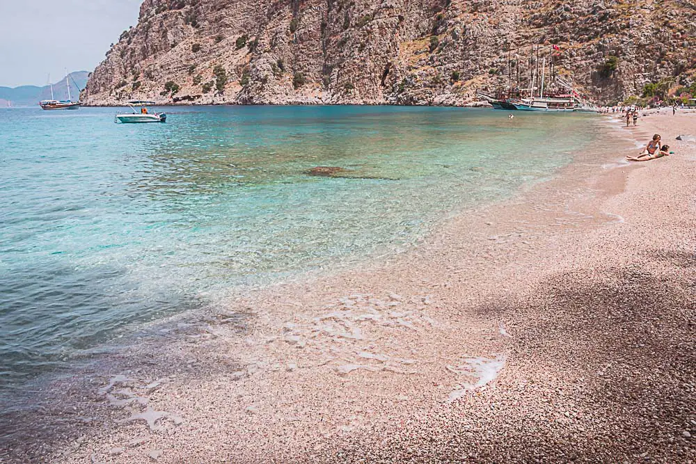 Östliche Seite des Strand im Butterfly Valley in der Türkei