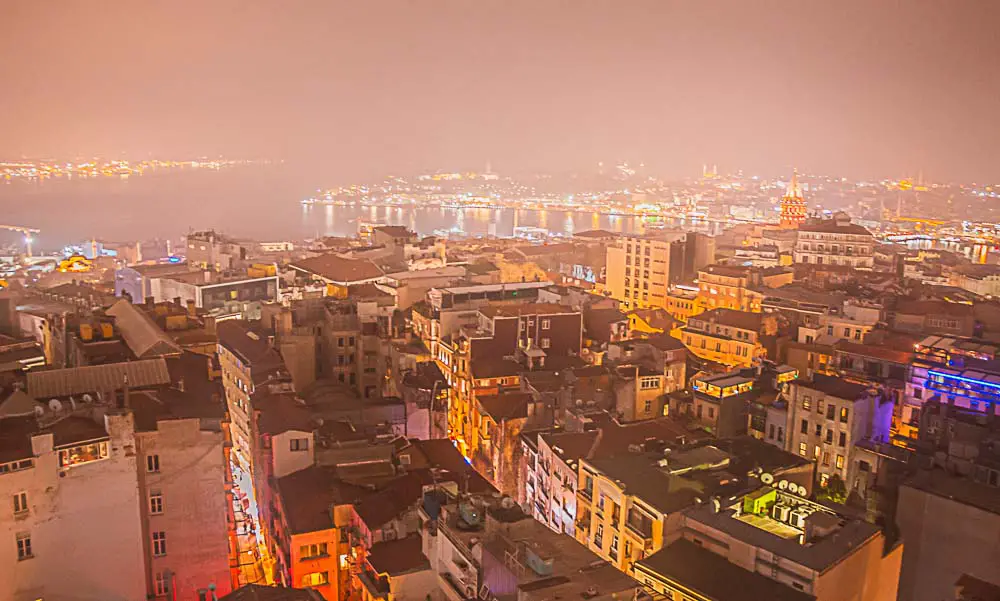 Nebel in Istanbul (Ausblick aus dem Mikla Restaurant)