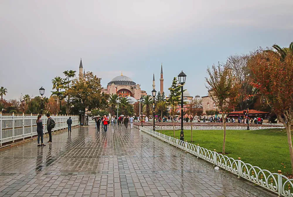 Regen im November vor der Hagia Sophia in Istanbul