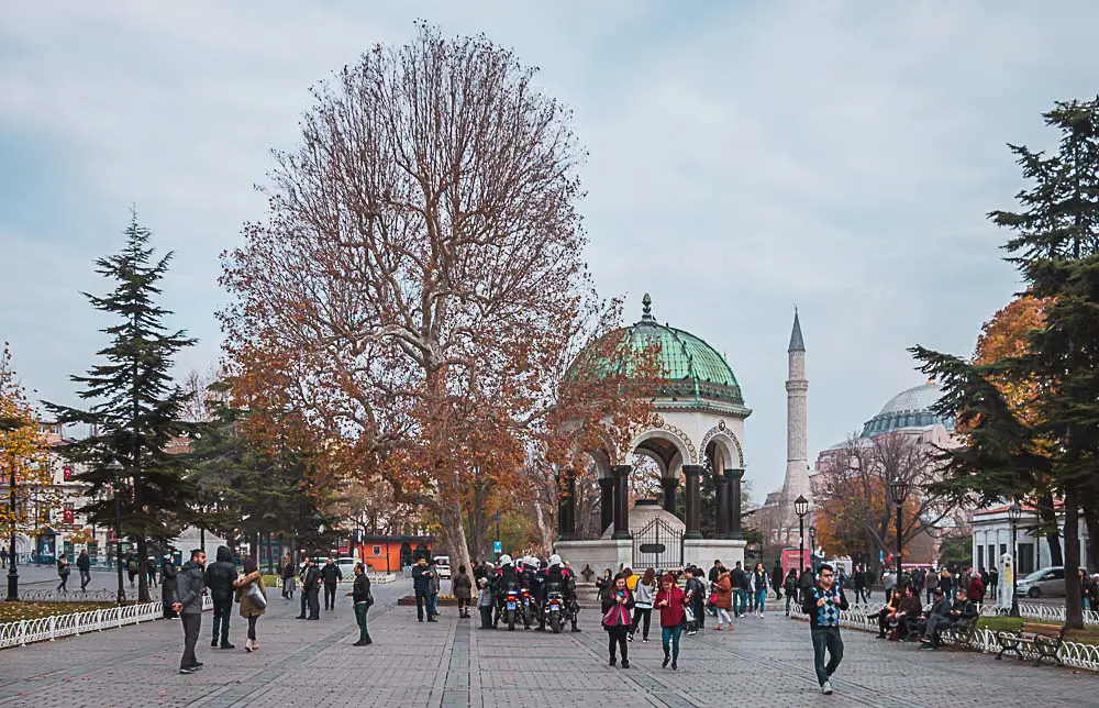 Deutsche Brunnen auf dem Sultanahmet Platz im Winter