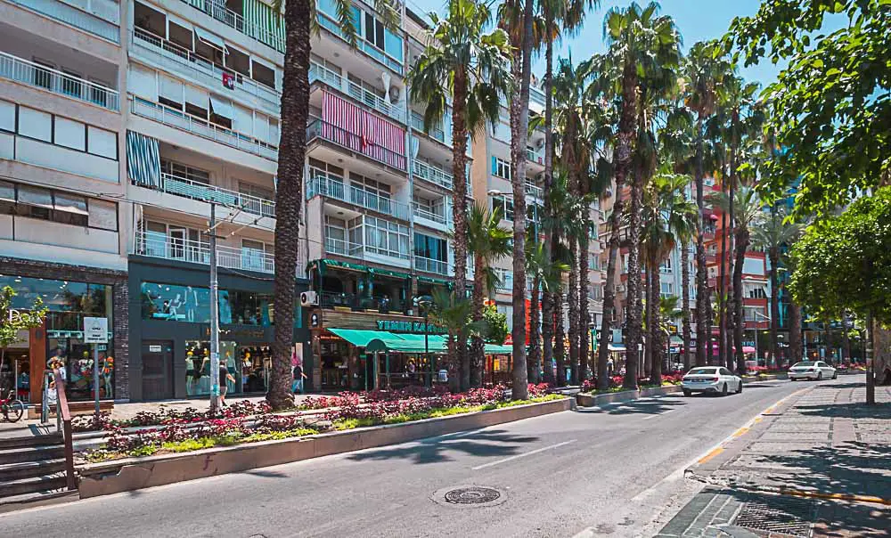 Straße rund um die Alstadt von Antalya