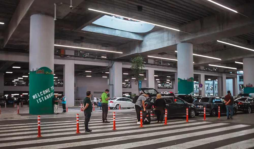 Busterminal im Flughafen Istanbul IST